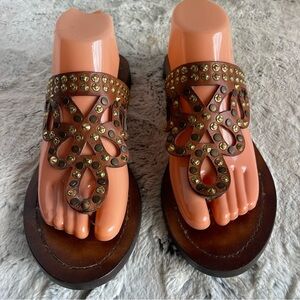 FRYE Rachel Taupe Leather Studded Embellished Thong Sandal Women’s Size 10